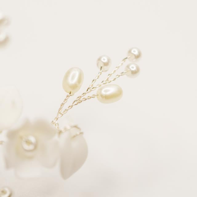 Ella Floral Ceramic Ivory Pearl Wedding Hair Comb in Silver photo 3