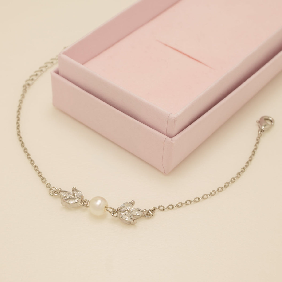 Amelia Crystal and Pearl Bracelet / Silver