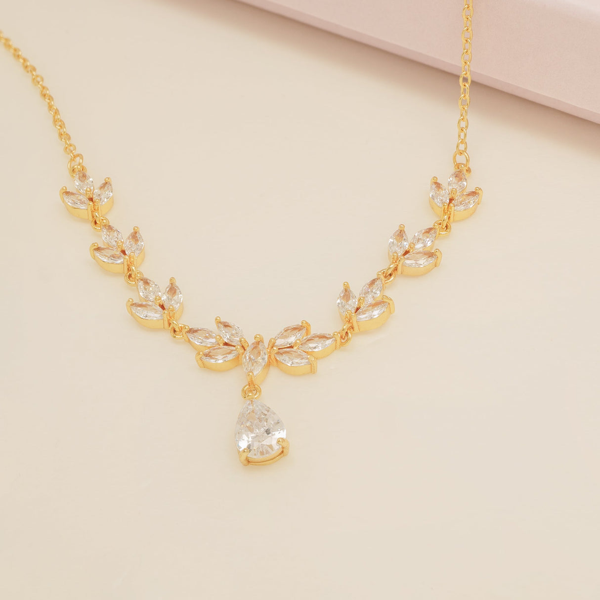 Belle Crystal Necklace / Gold