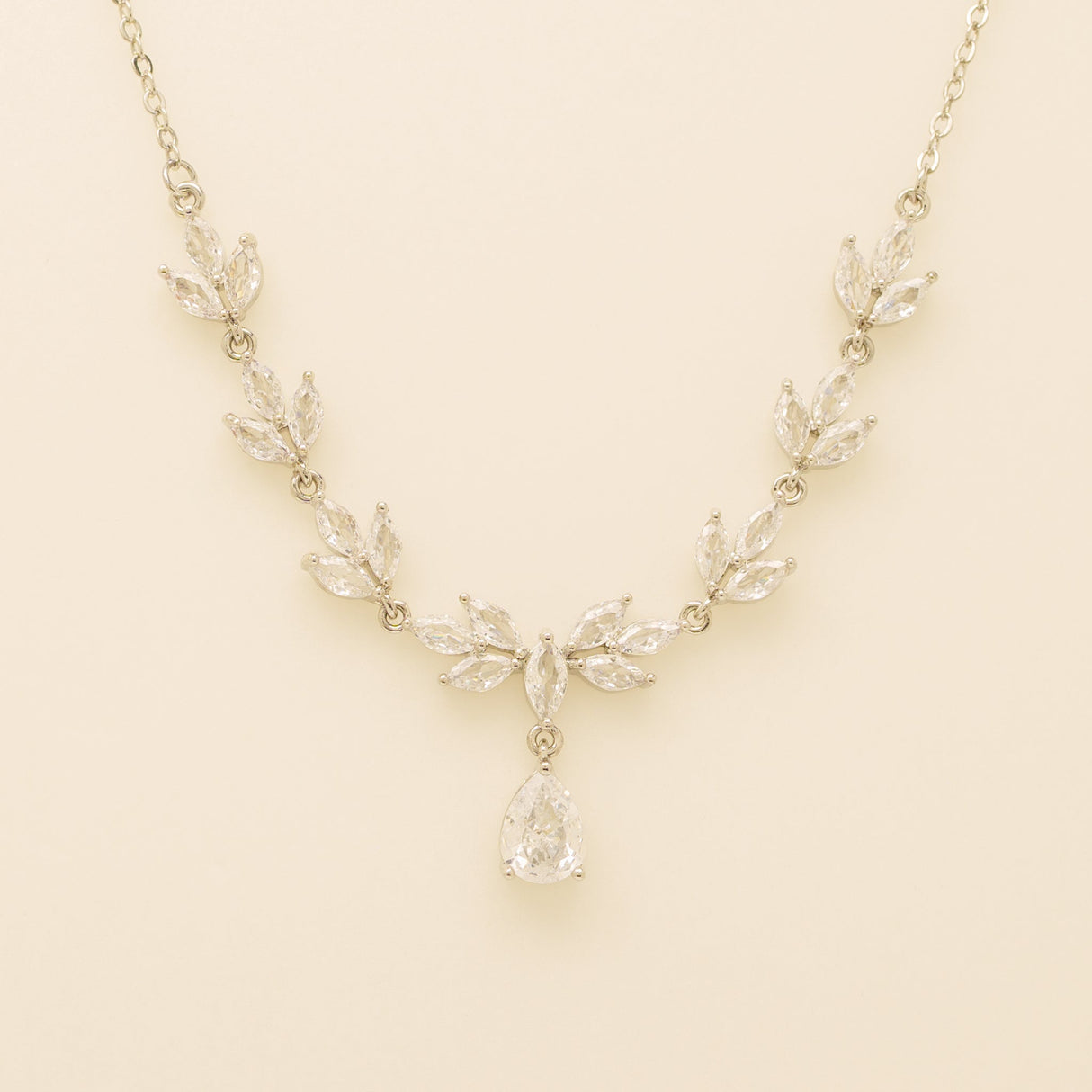 Belle Crystal Necklace / Silver