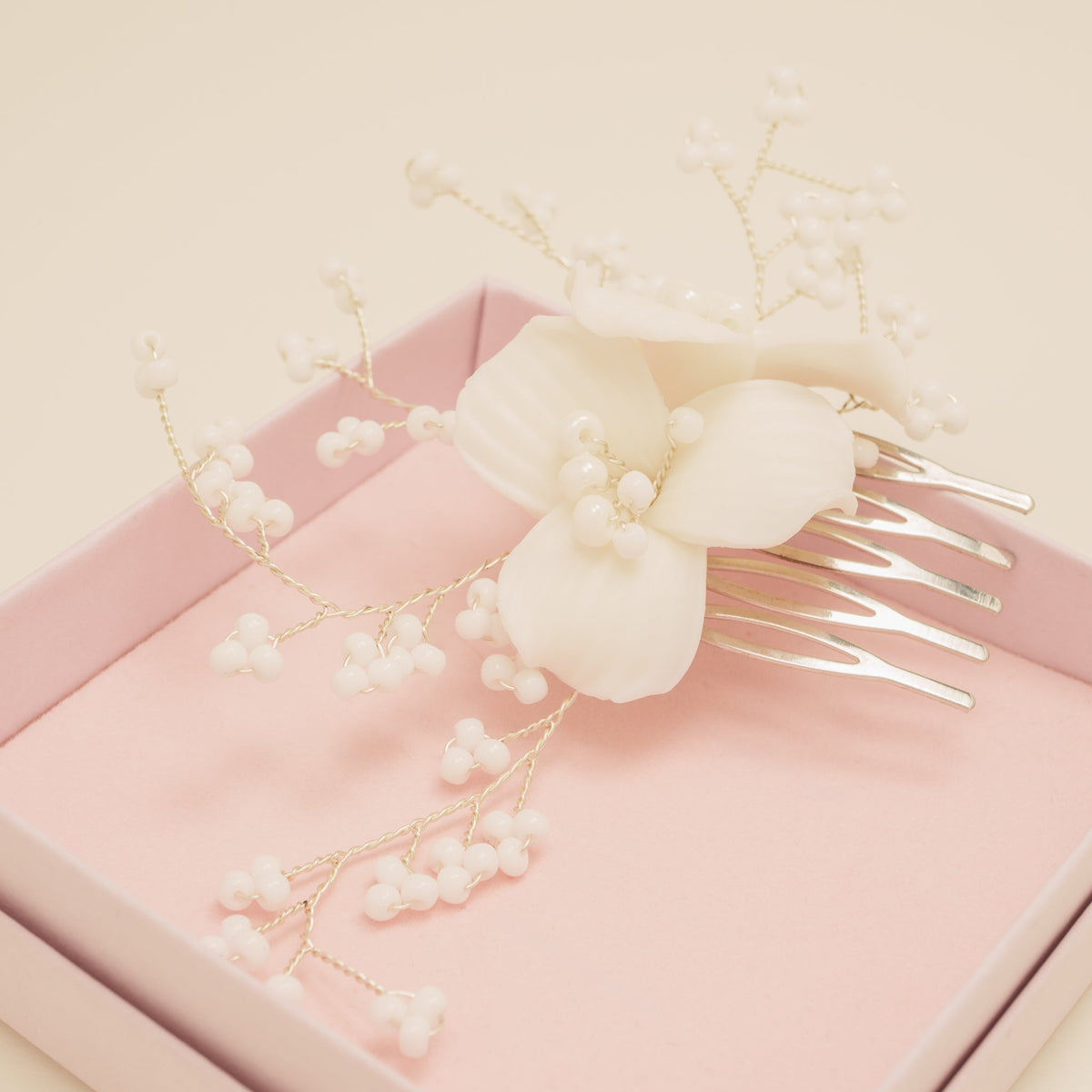 Daisy Floral Ceramic Wedding Hair Comb / Silver