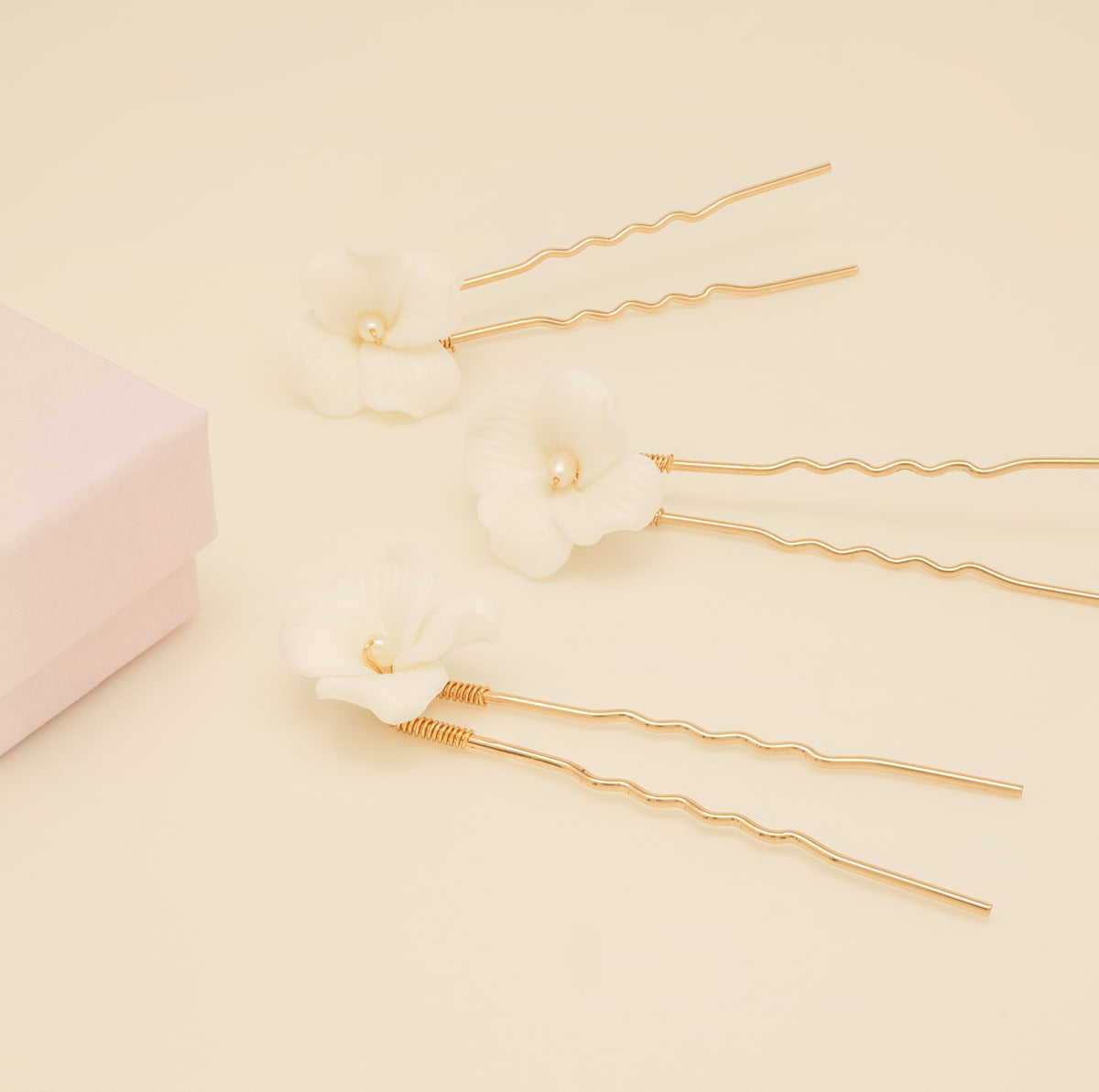 Fleur Ceramic Flower Pearl Wedding Hair Pins / Gold