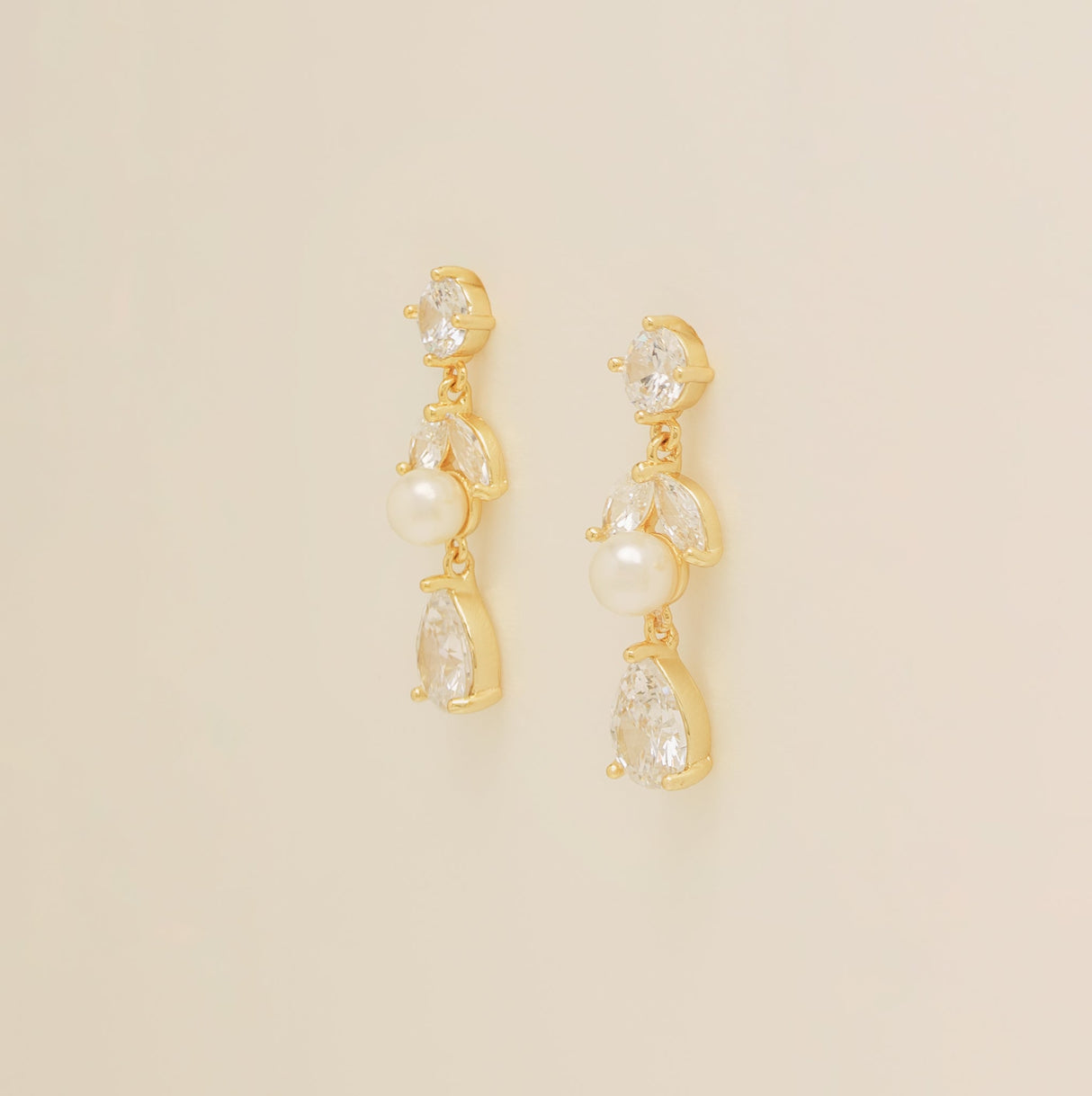 Lucia Pearl and Crystal Earrings / Gold