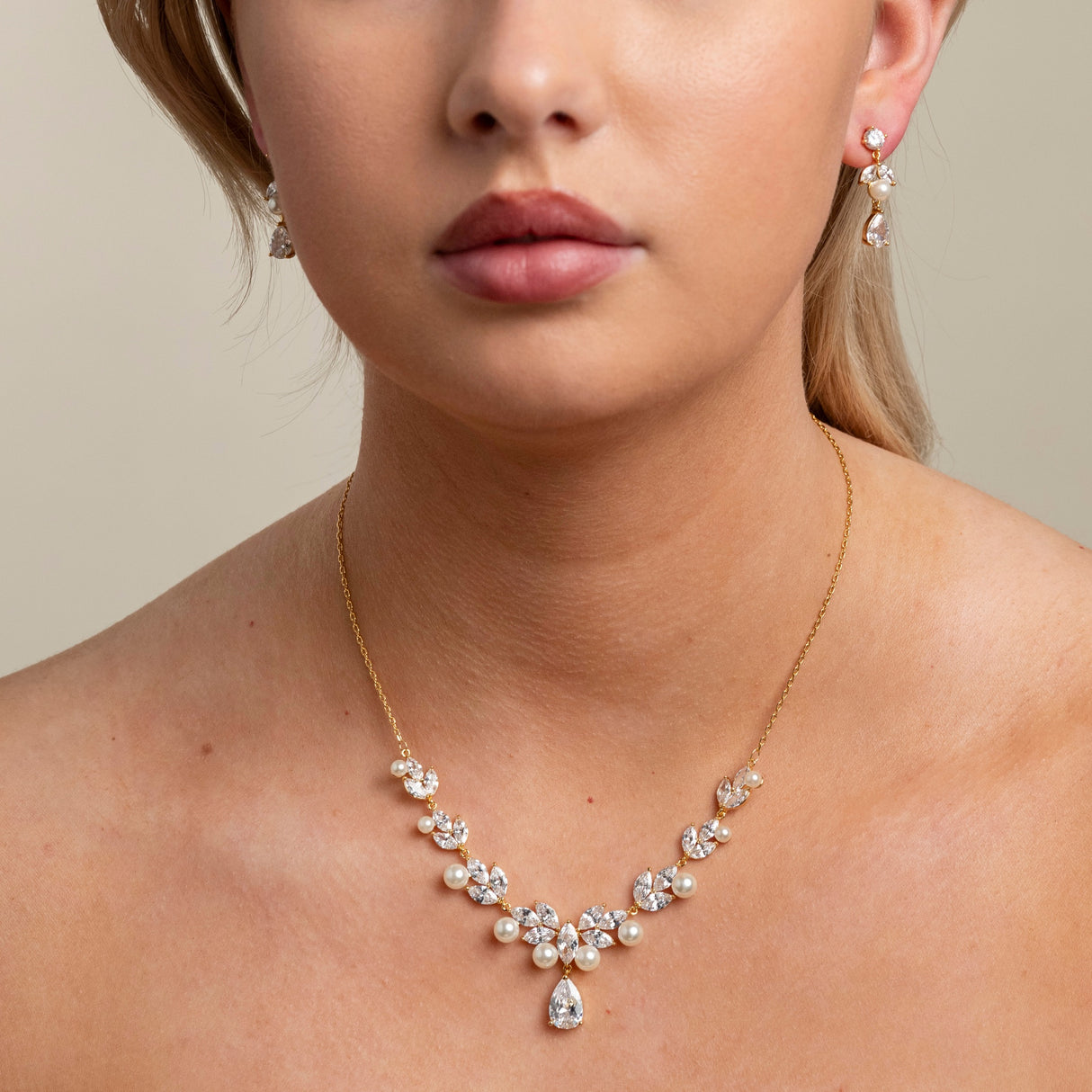 Lucia Pearl and Crystal Necklace / Gold