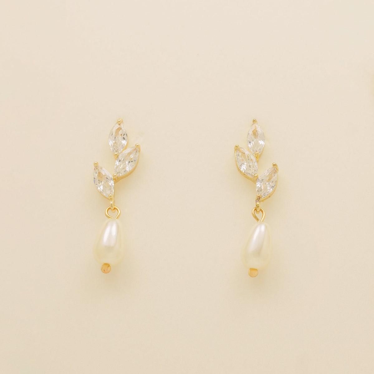 Olivia Pearl and Crystal Earrings / Gold