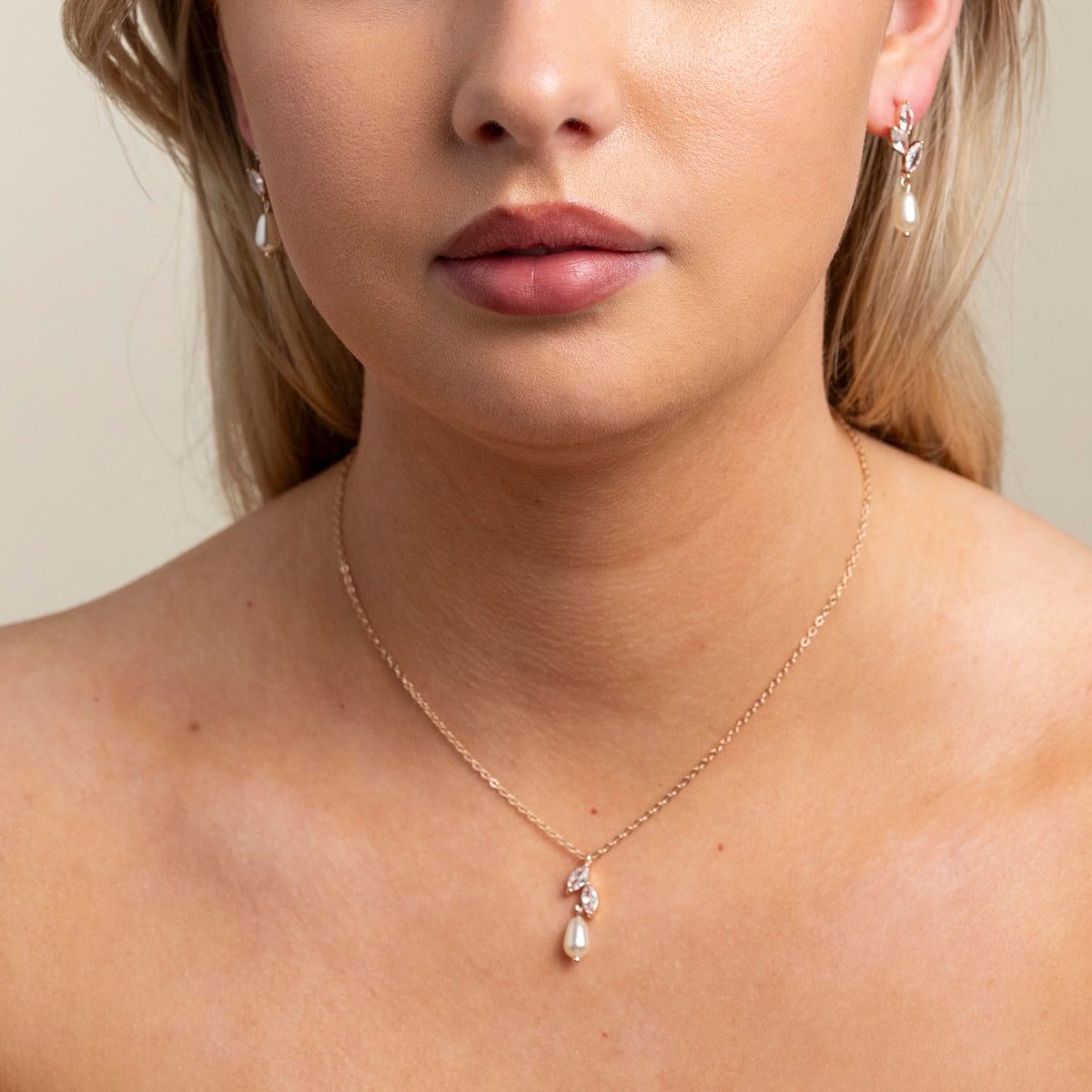 Olivia Pearl and Crystal Earrings / Rose Gold