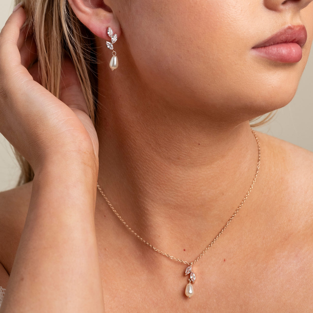 Olivia Pearl and Crystal Earrings / Rose Gold