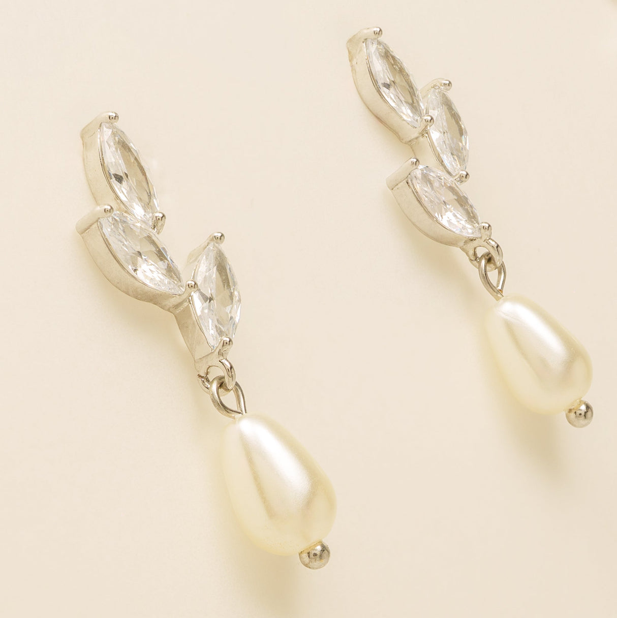 Olivia Pearl and Crystal Wedding Jewellery Set in Silver photo 9