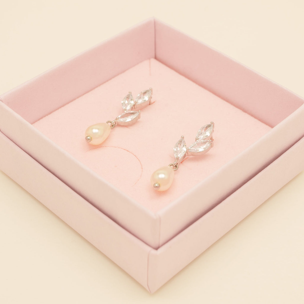 Olivia Pearl and Crystal Wedding Jewellery Set in Silver photo 10