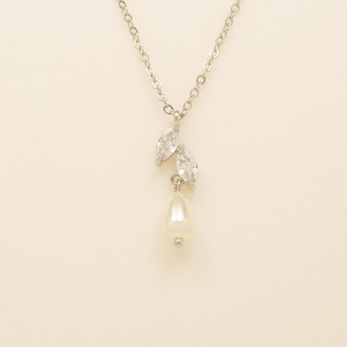 Olivia Pearl and Crystal Necklace / Silver