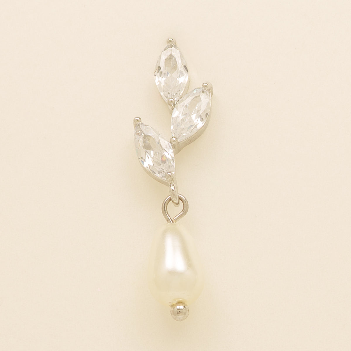 Olivia Pearl and Crystal Necklace / Silver