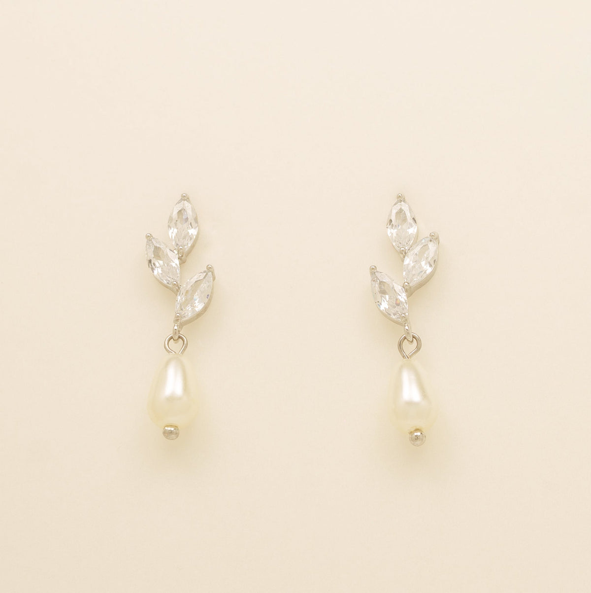 Olivia Pearl and Crystal Earrings / Silver