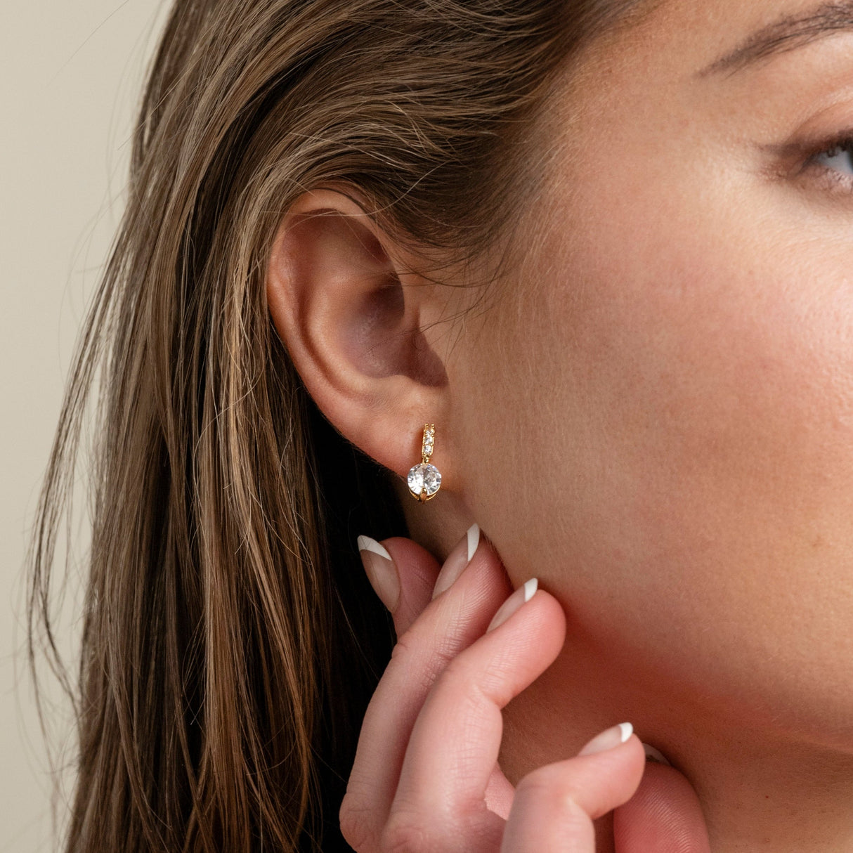 Bride wearing an Elegant Wishes gold crystal drop earring