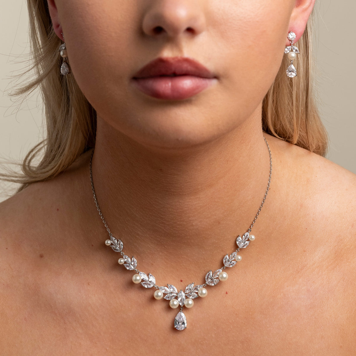 Lucia Pearl and Crystal Necklace / Silver