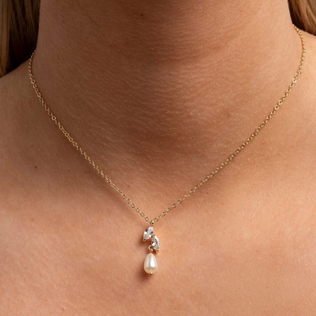 Olivia Pearl and Crystal Necklace / Gold