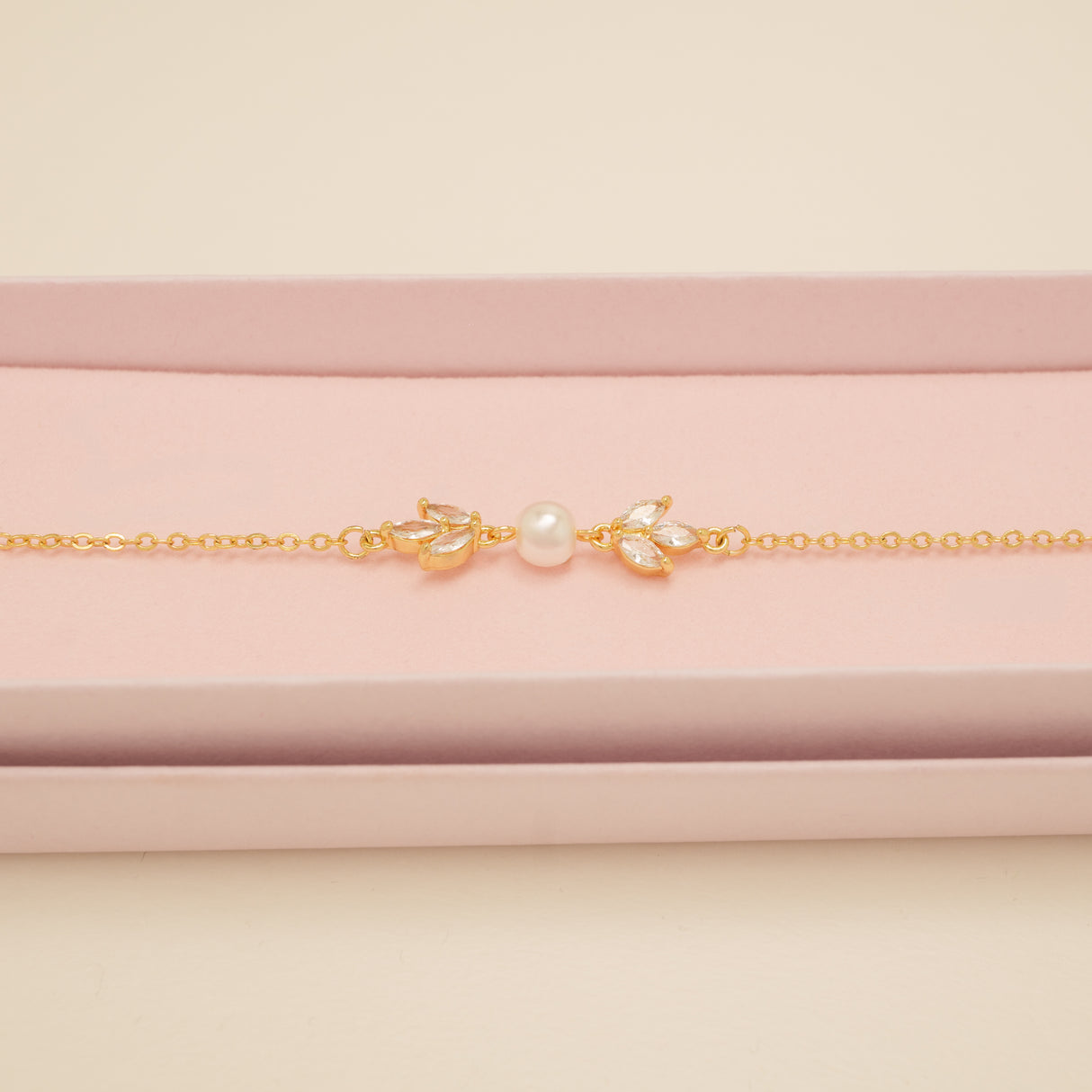 Amelia Crystal and Pearl Bracelet / Gold