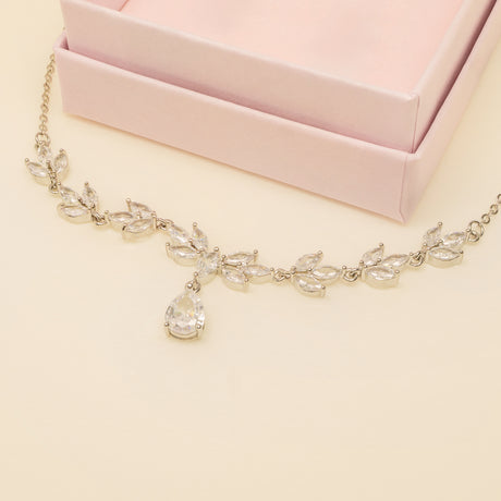 Belle Crystal Necklace / Silver