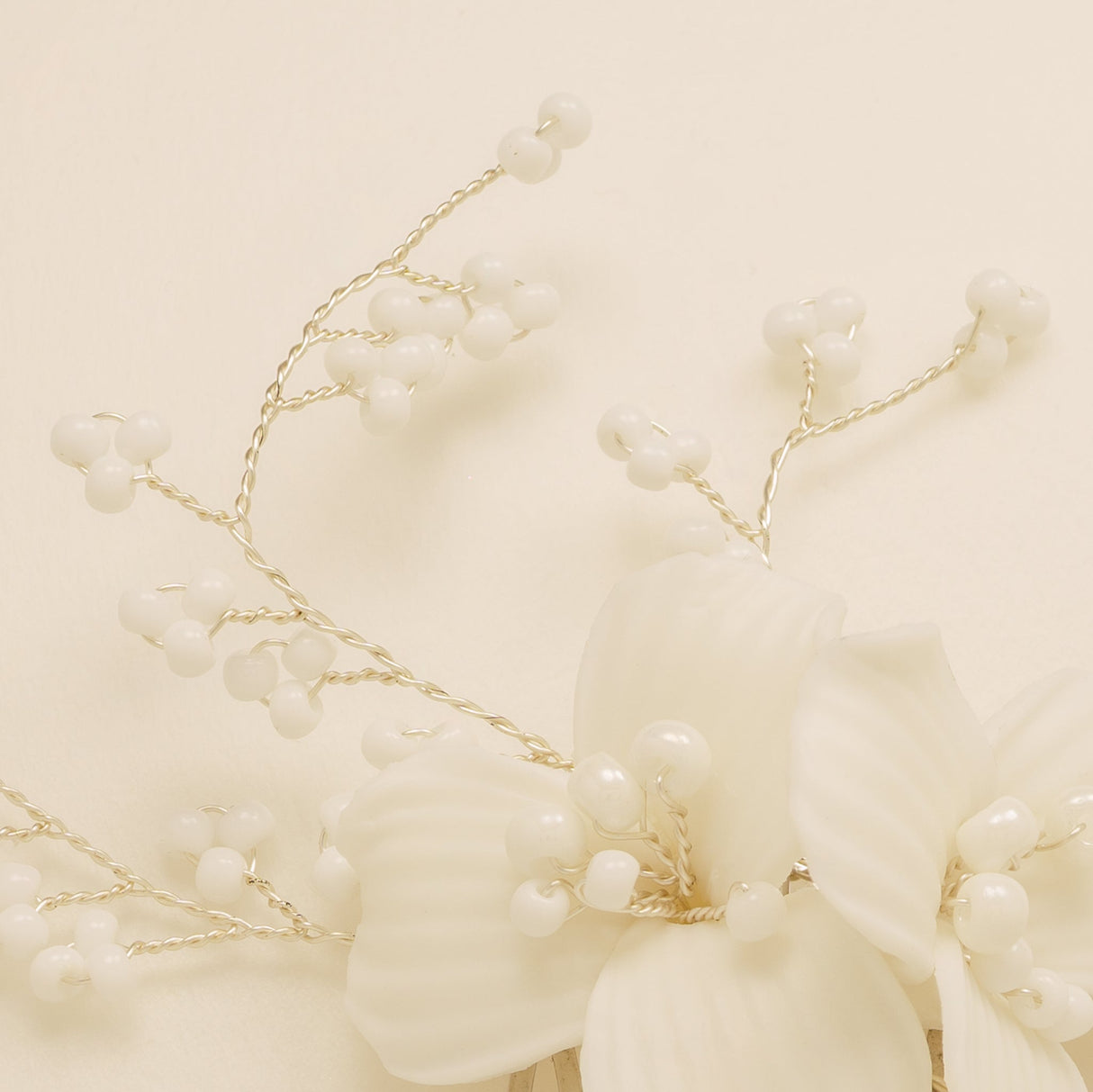 Daisy Floral Ceramic Wedding Hair Comb / Silver