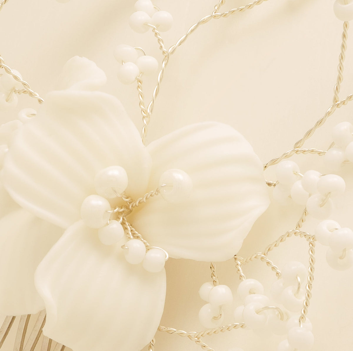Daisy Floral Ceramic Wedding Hair Comb / Silver