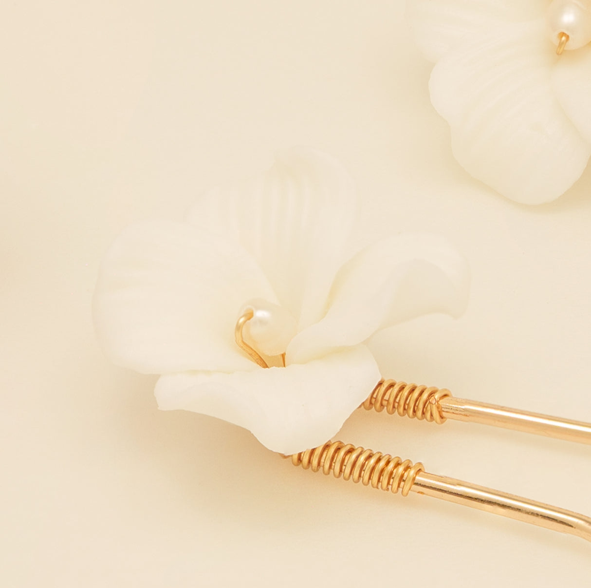 Fleur Ceramic Flower Pearl Wedding Hair Pins / Gold