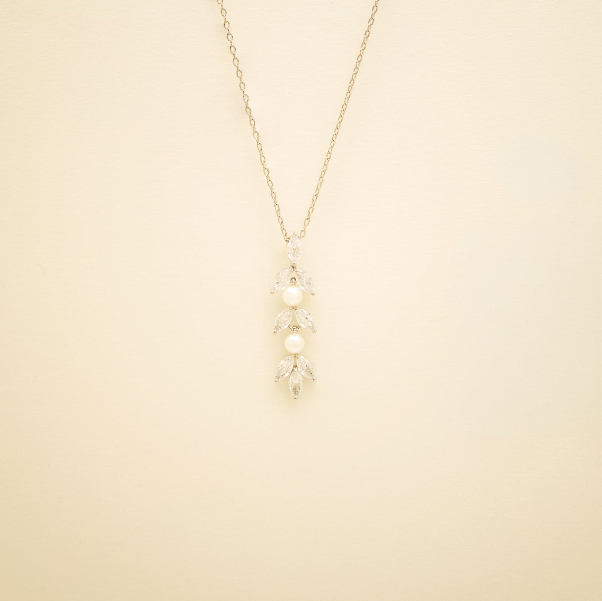Fliss Pearl and Crystal Necklace / Silver