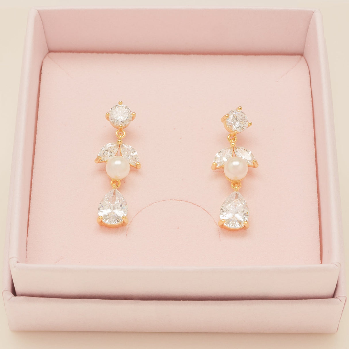 Lucia Pearl and Crystal Earrings / Gold