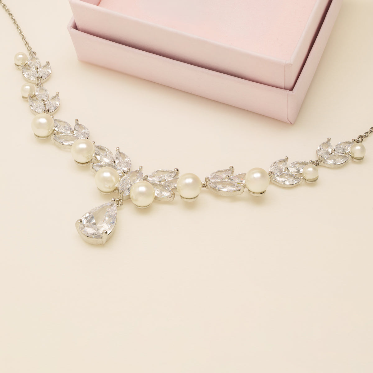 Lucia Pearl and Crystal Necklace / Silver