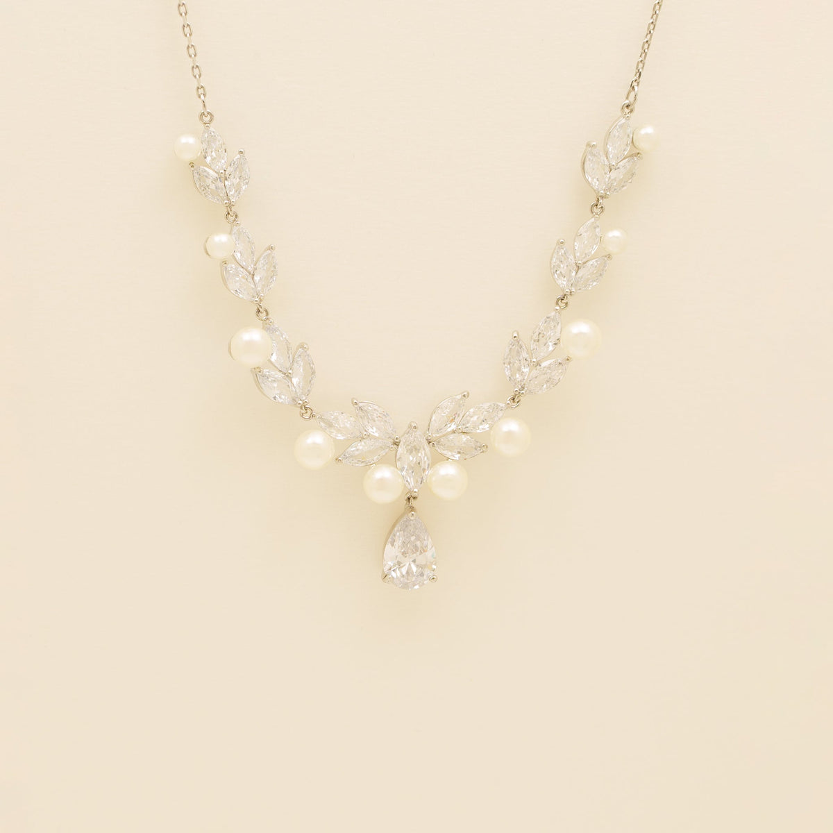Lucia Pearl and Crystal Earrings / Silver
