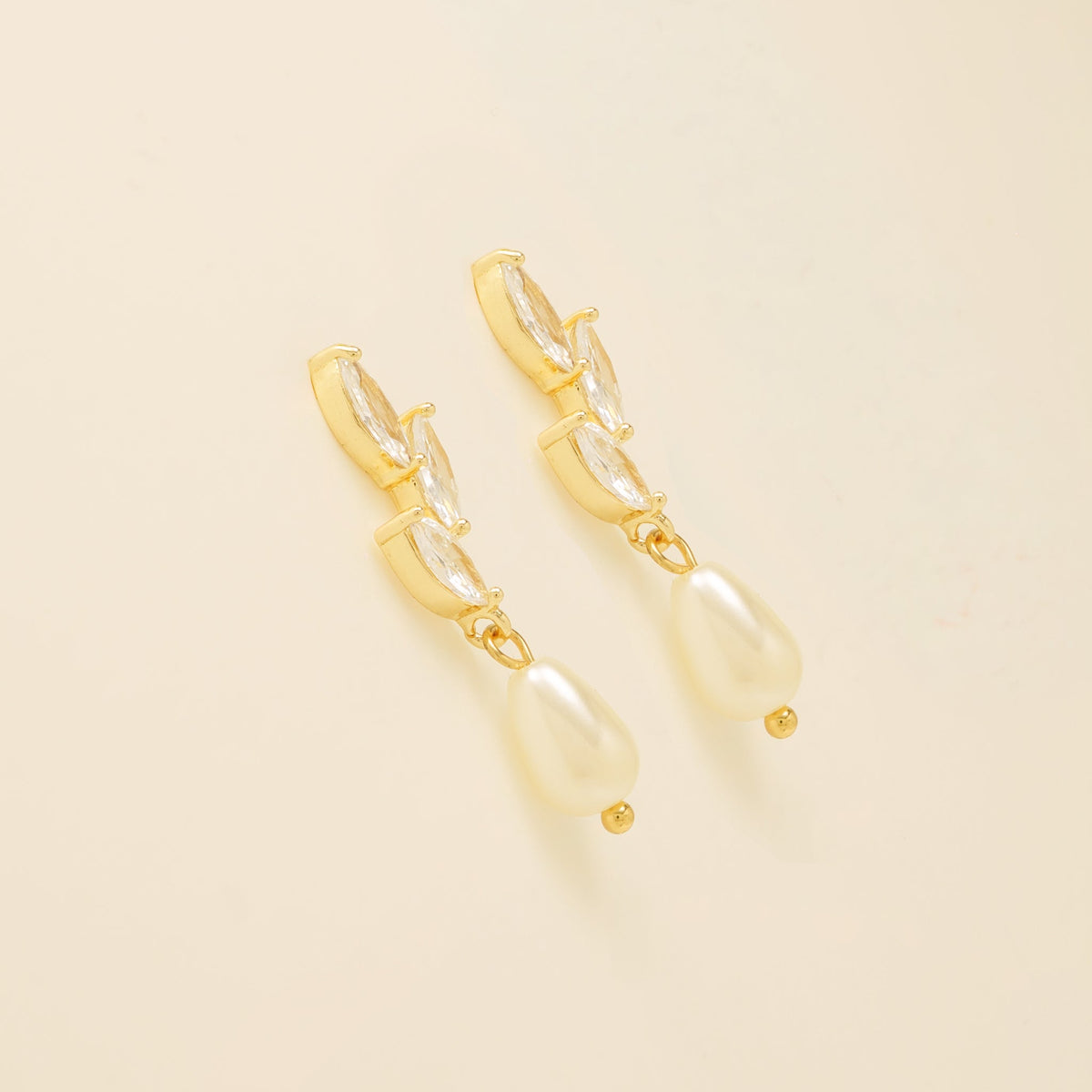 Olivia Pearl and Crystal Earrings / Gold