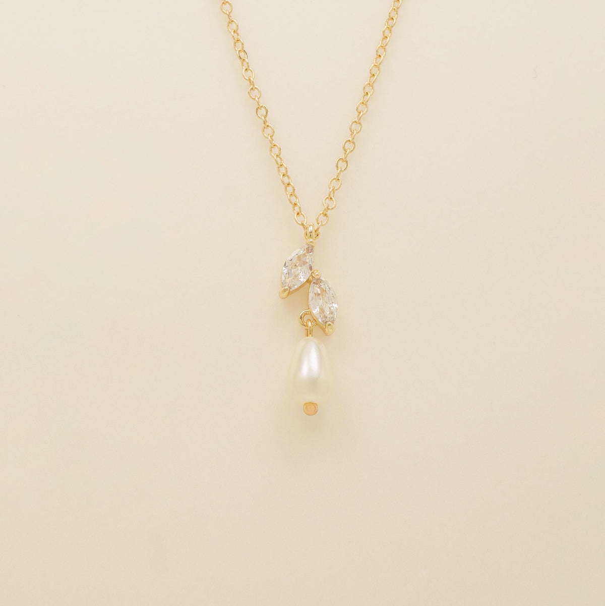 Olivia Pearl and Crystal Necklace / Gold
