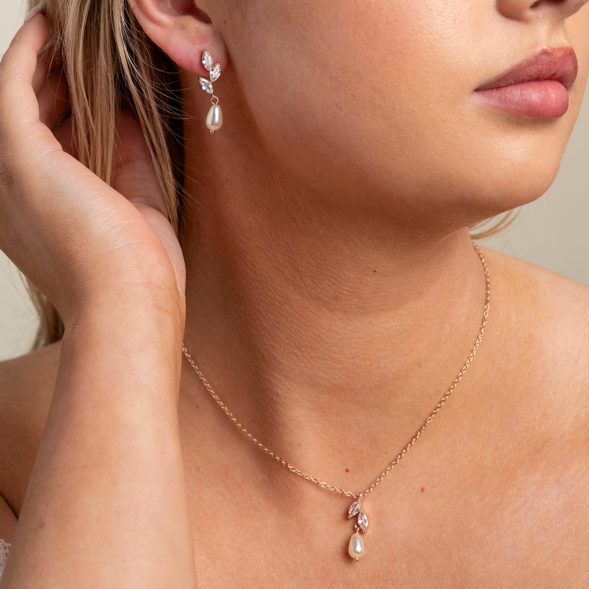 Olivia Pearl and Crystal Necklace / Rose Gold