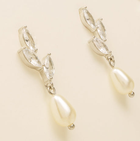 Olivia Pearl and Crystal Wedding Jewellery Set in Silver photo 9