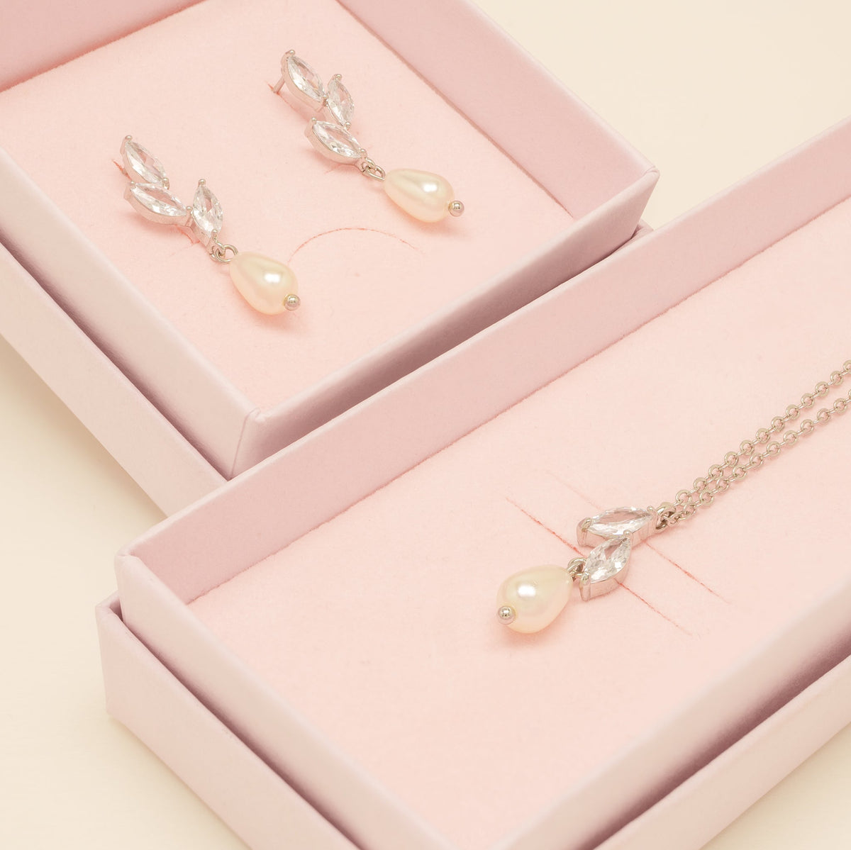 Olivia Pearl and Crystal Wedding Jewellery Set in Silver photo 11