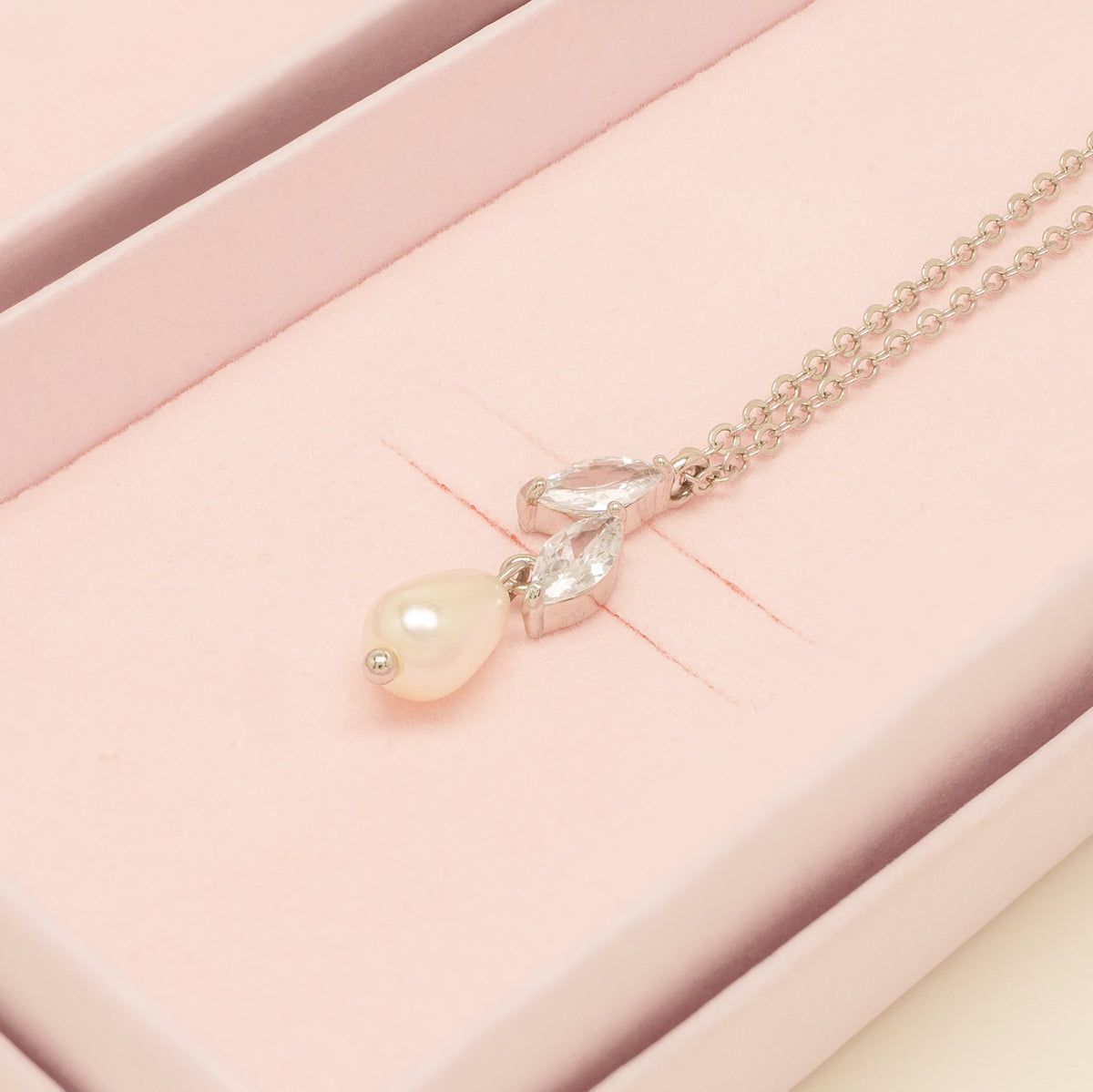Olivia Pearl and Crystal Necklace / Silver