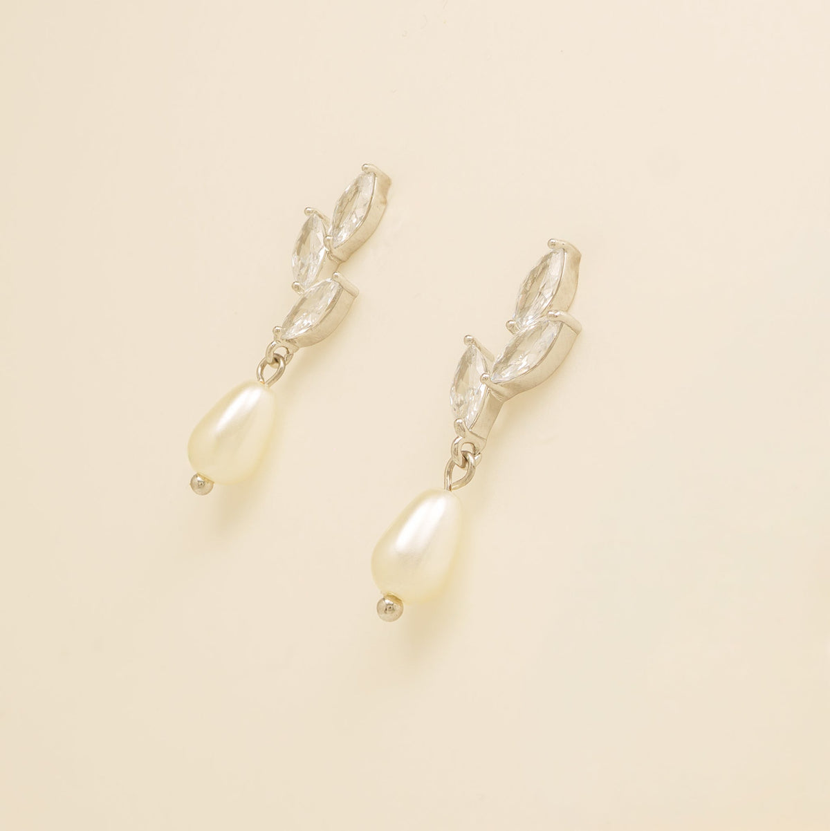 Olivia Pearl and Crystal Wedding Jewellery Set in Silver photo 5