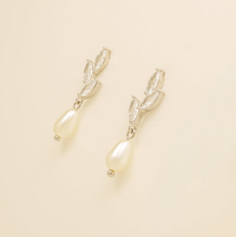 Olivia Pearl and Crystal Wedding Jewellery Set in Silver photo 5