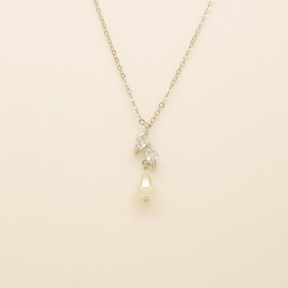 Olivia Pearl and Crystal Necklace / Silver