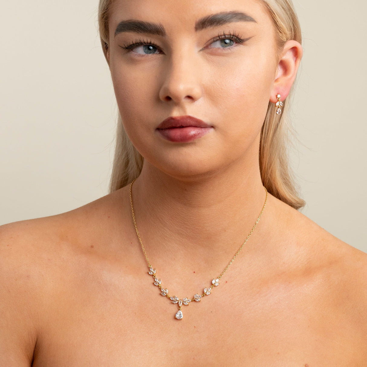 Belle Crystal Necklace / Gold