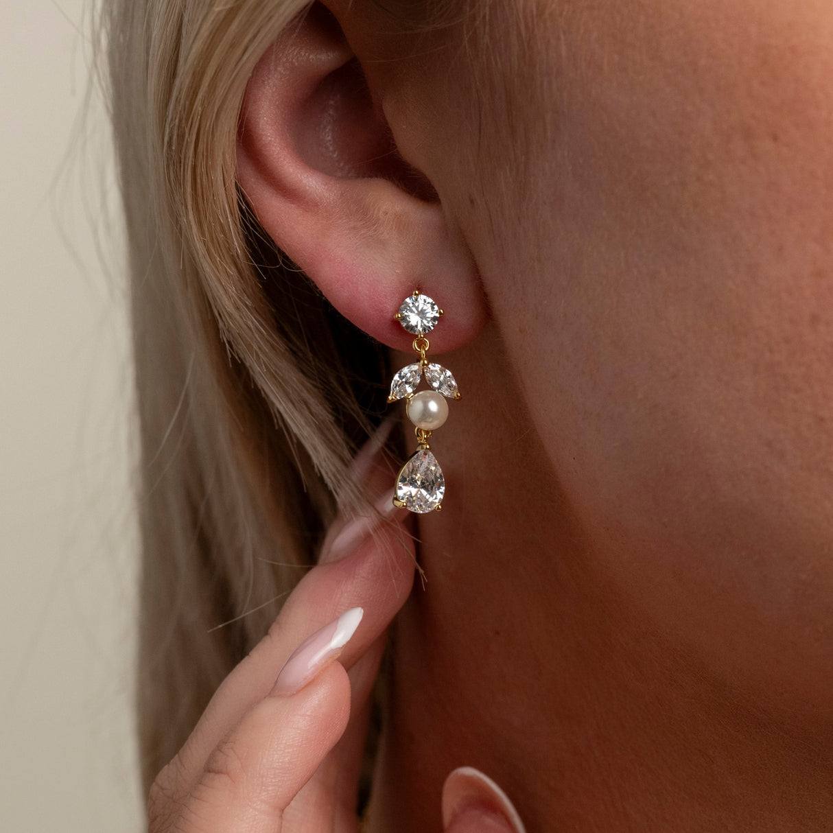 Lucia Pearl and Crystal Earrings / Gold