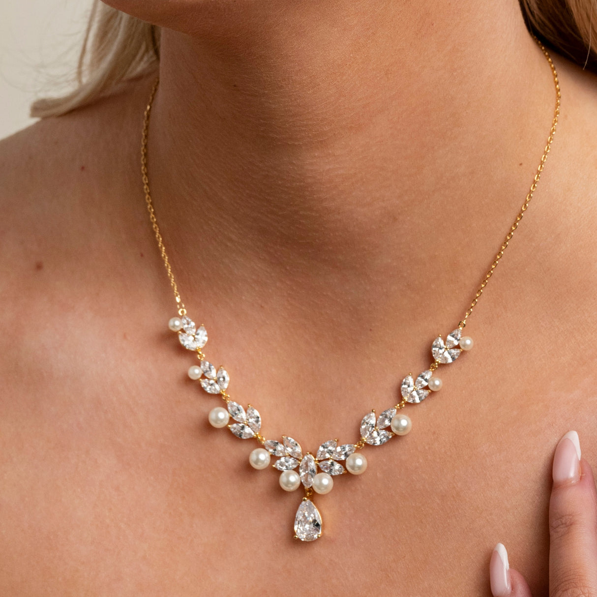 Lucia Pearl and Crystal Necklace / Gold