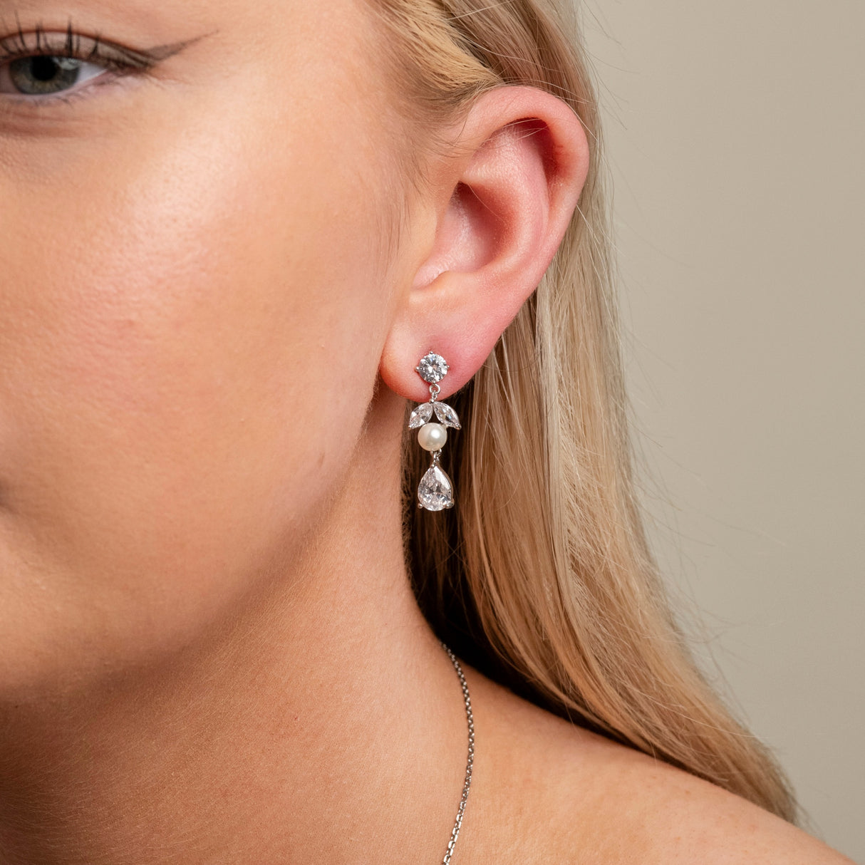 Lucia Pearl and Crystal Earrings / Silver