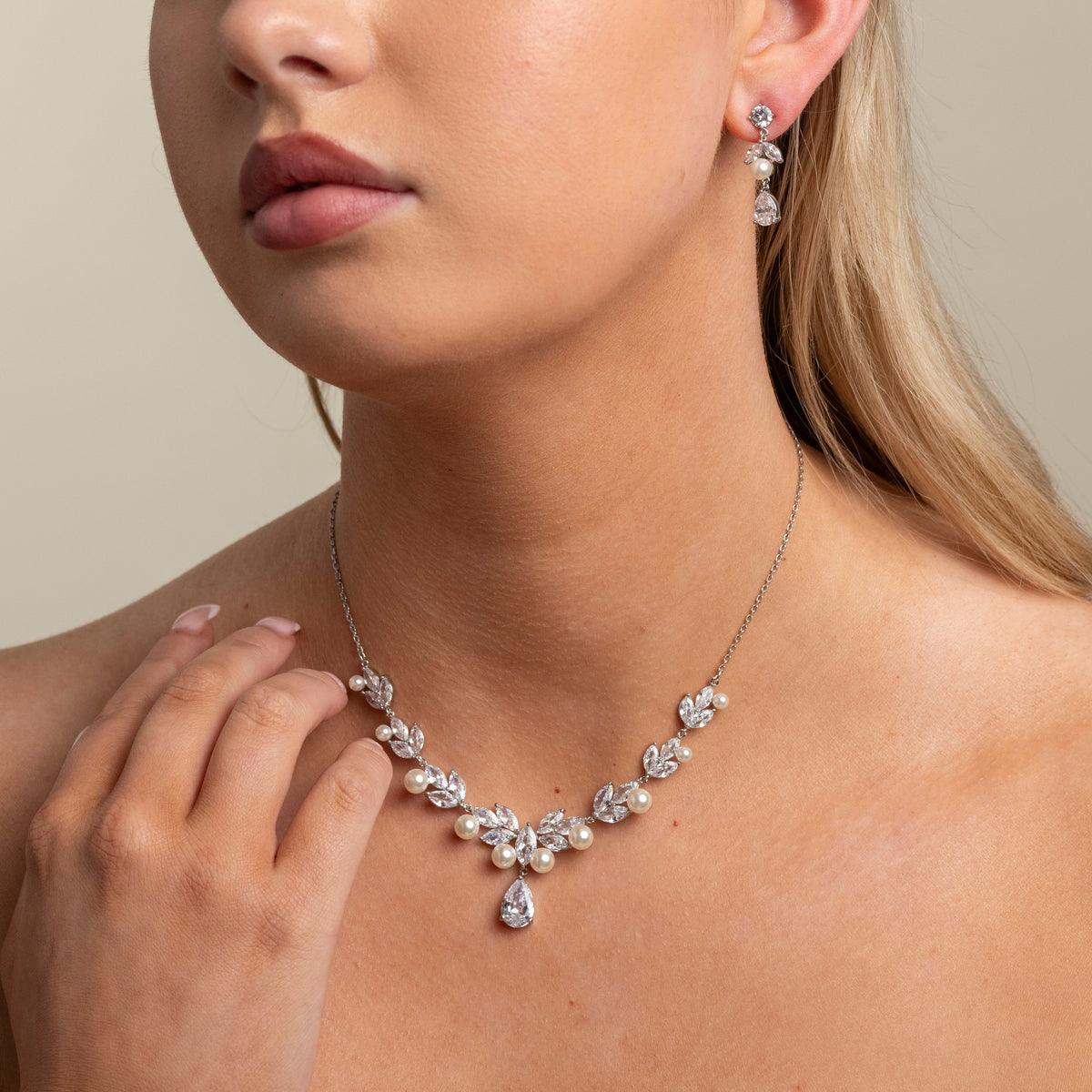 Lucia Pearl and Crystal Necklace / Silver