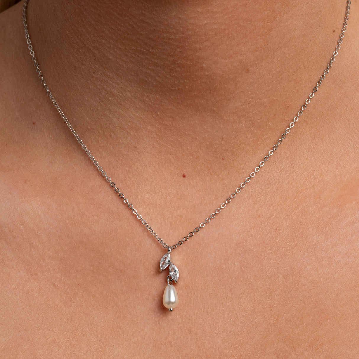 Olivia Pearl and Crystal Necklace / Silver